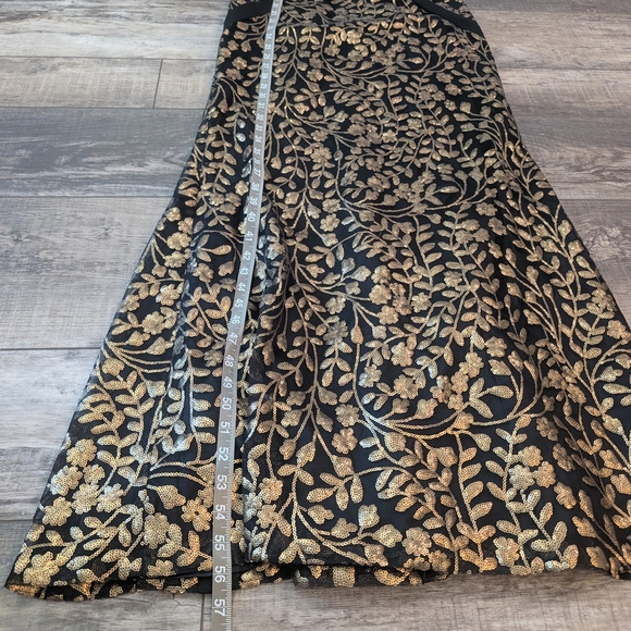 Carmen Marc Valvo Maxi Dress in Gold and Black Sz. 4 - Picture 9 of 9